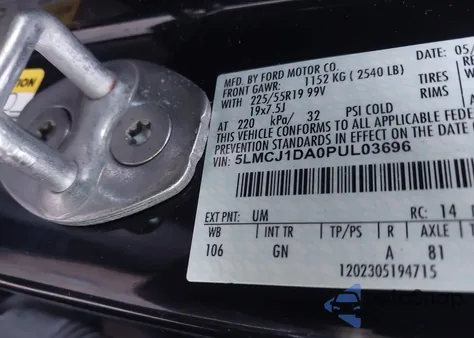 2023 Lincoln Corsair Standard z USA, uszkodzony, nr VIN 5LMCJ1DA0PUL03696